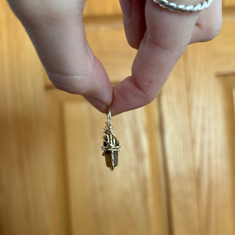 Tiny Labradorite Pendant